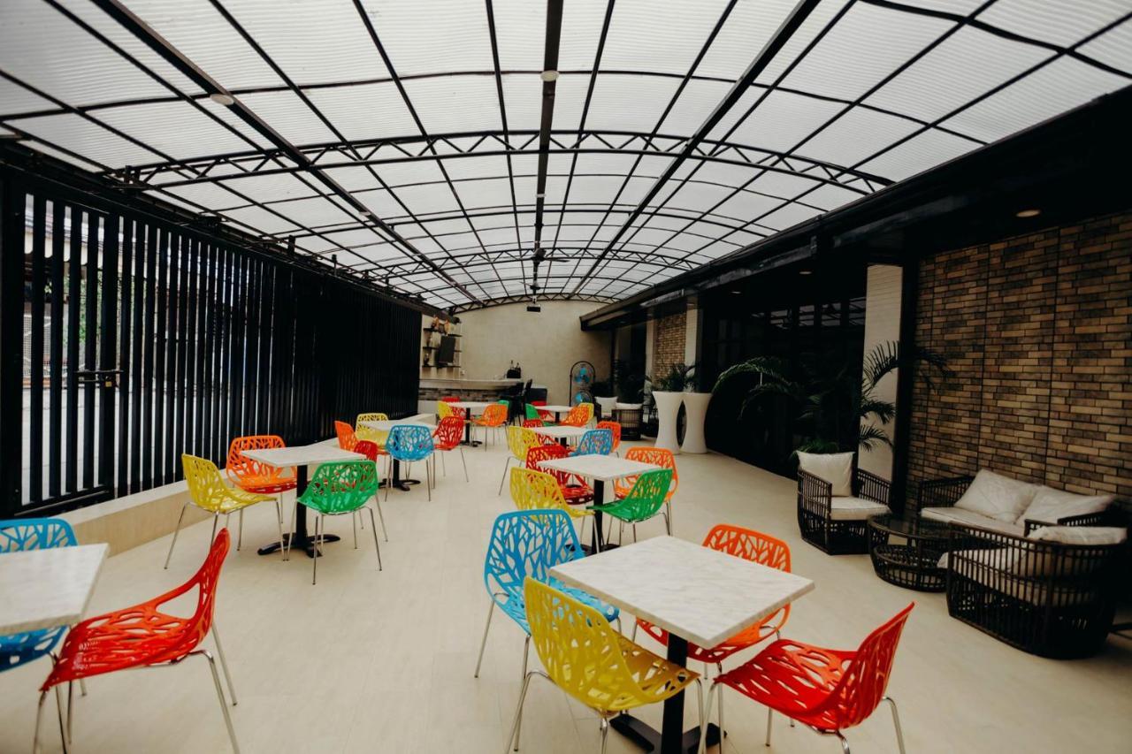Halfway House Hostel Mactan Cebu Airport Lapu-Lapu City Exterior photo